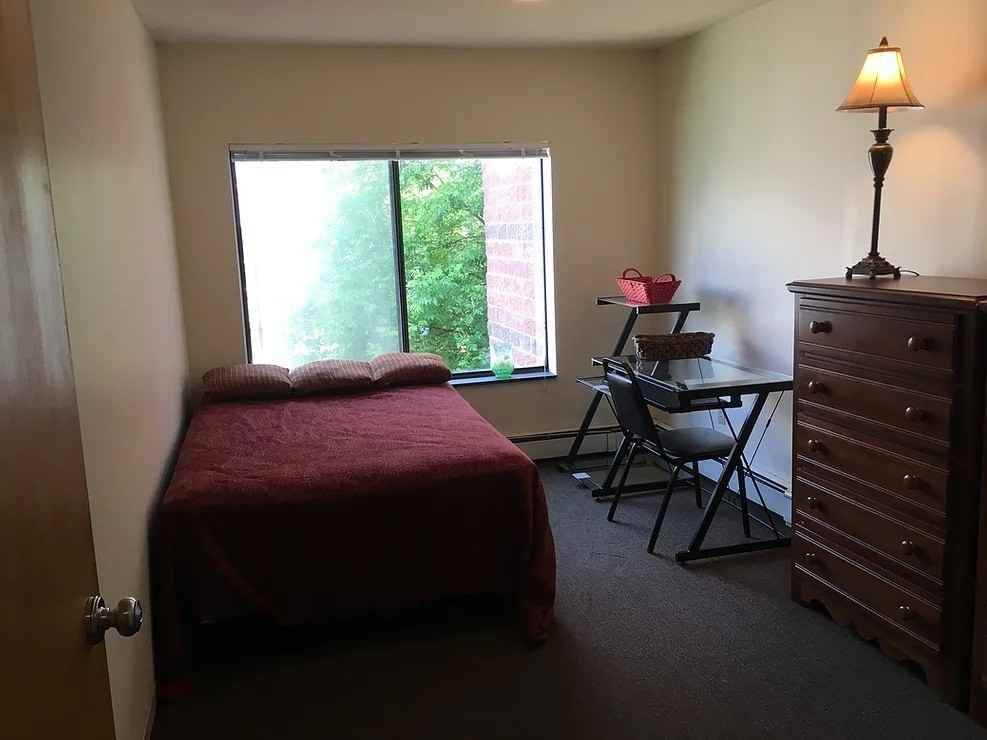 401 Eddy Street - Photo 4 of 8