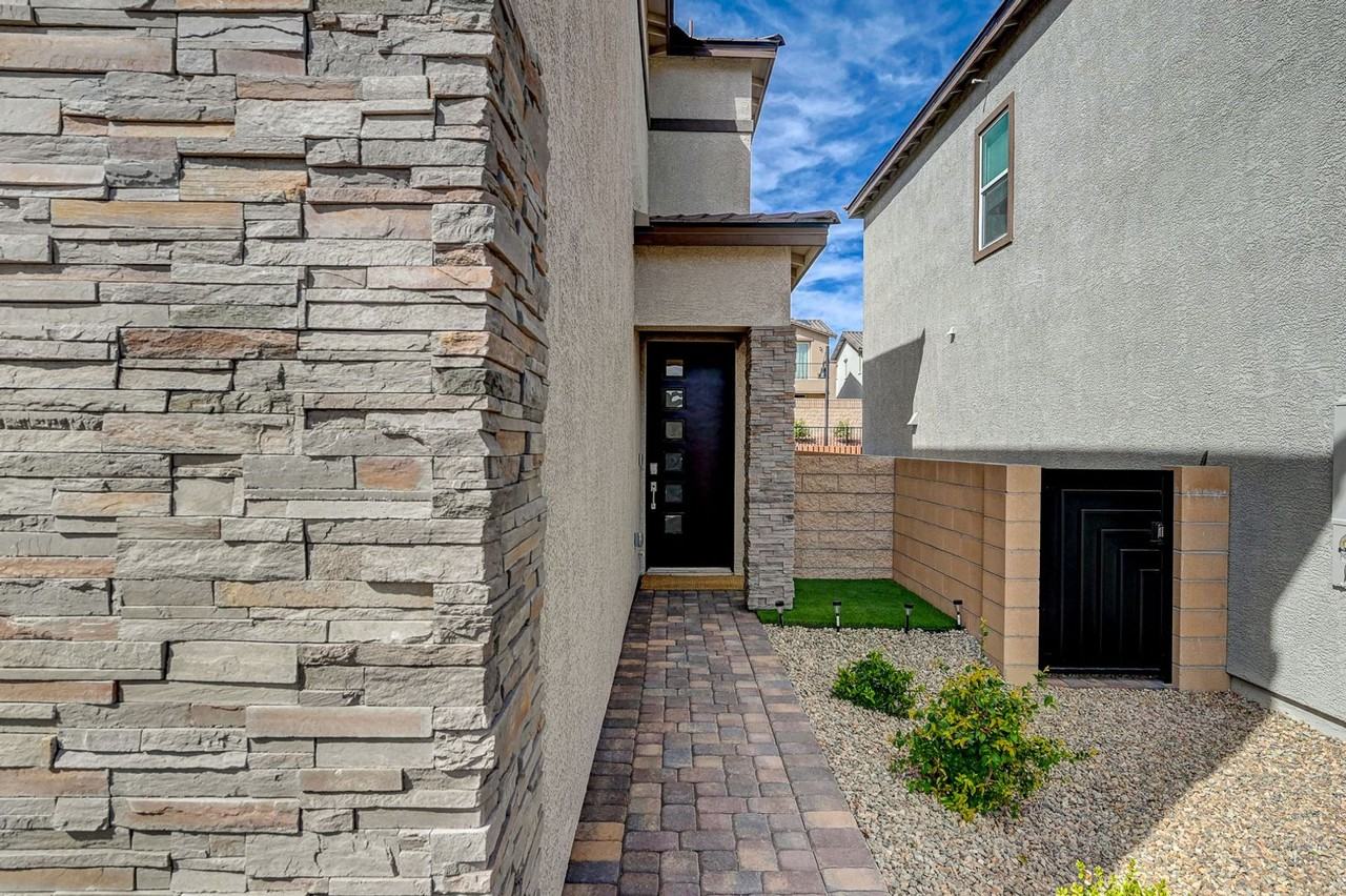 8855 Roadrunner Ravine St - Photo 2 of 49