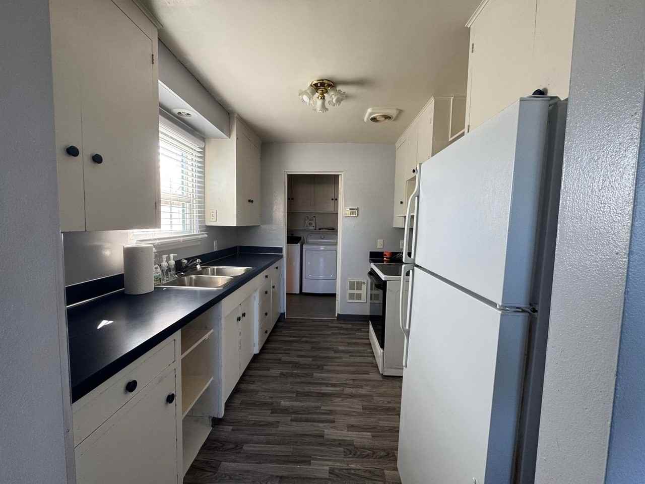 406 Evergreen St - Photo 3 of 14