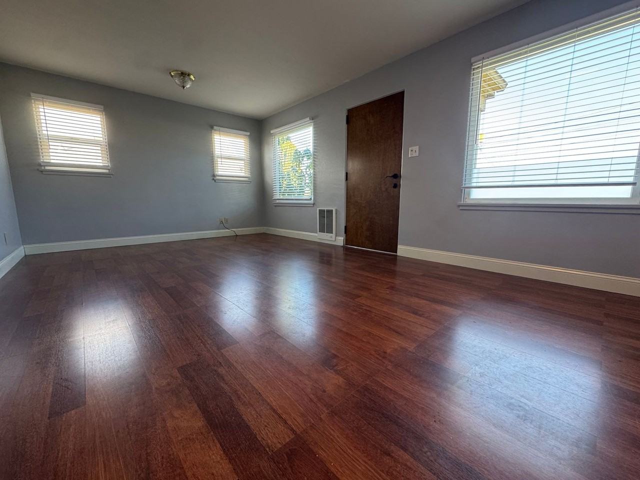 406 Evergreen St - Photo 4 of 14