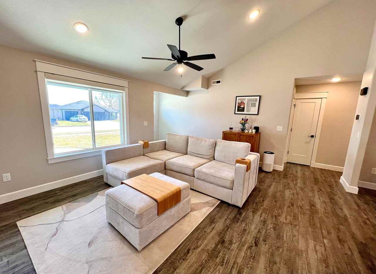 4912 Plumthicket Dr - Photo 5 of 50