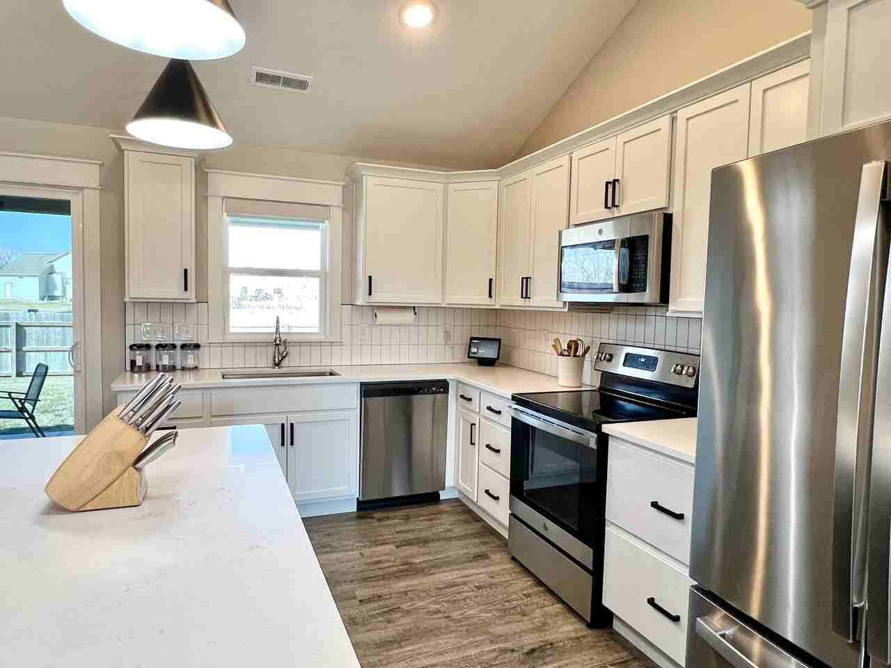 4912 Plumthicket Dr - Photo 4 of 50