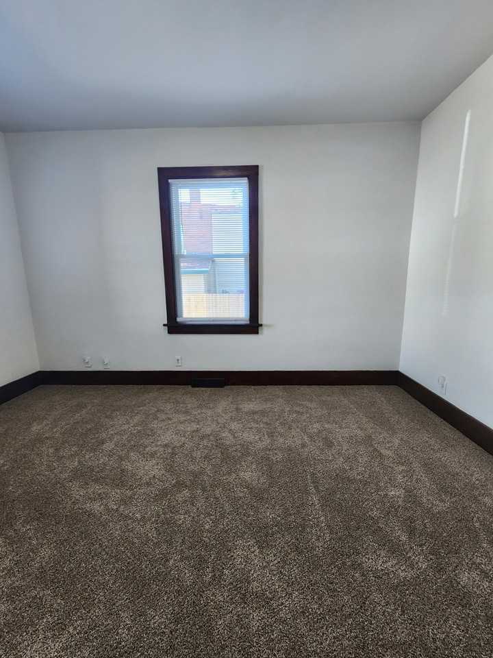 2407 Windsor Avenue - Photo 3 of 21