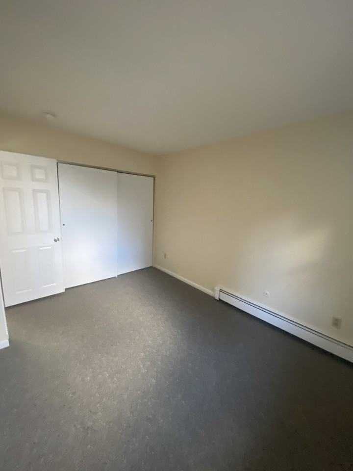 426 Colchester Avenue - Photo 7 of 9