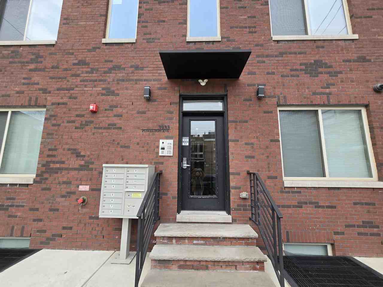 3933 Powelton Avenue - Photo 4 of 41