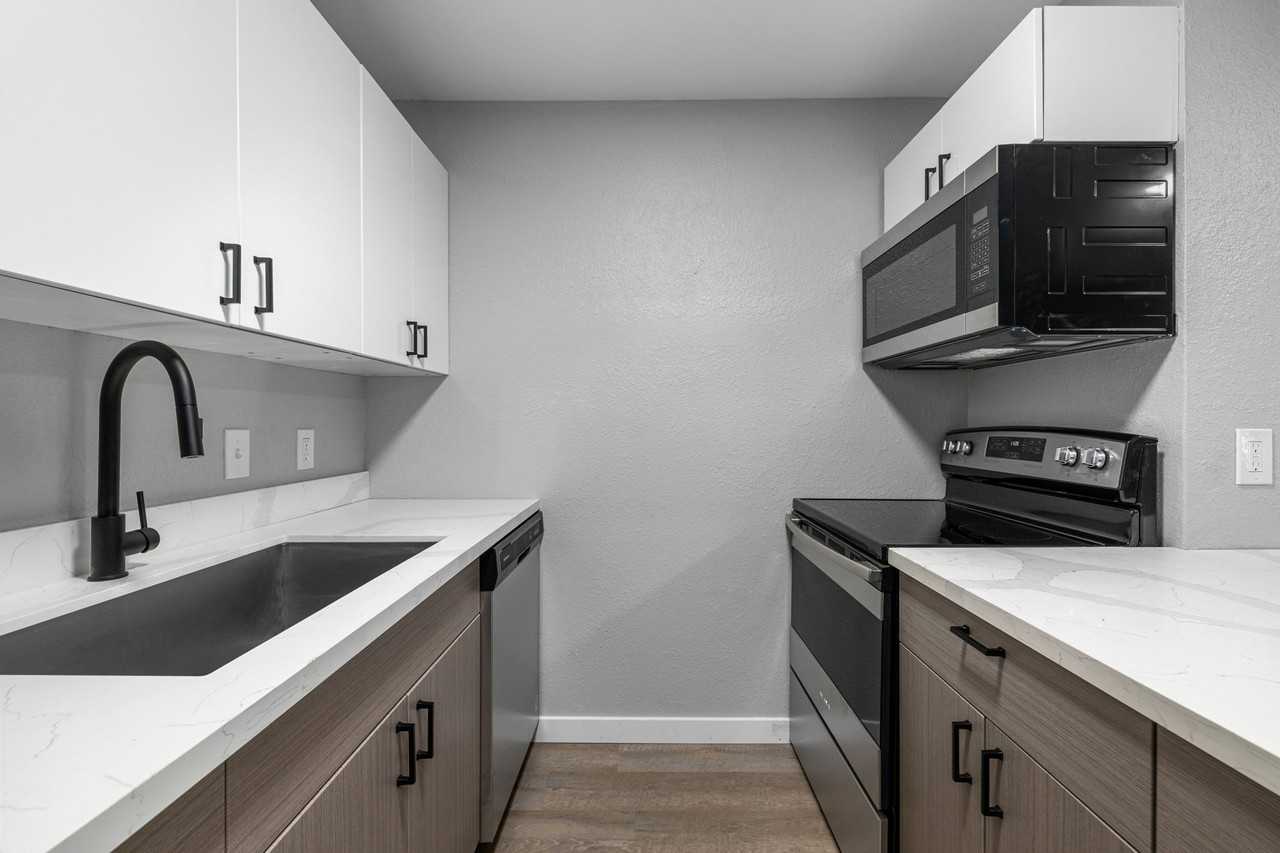 50 Devon Court - Photo 3 of 13