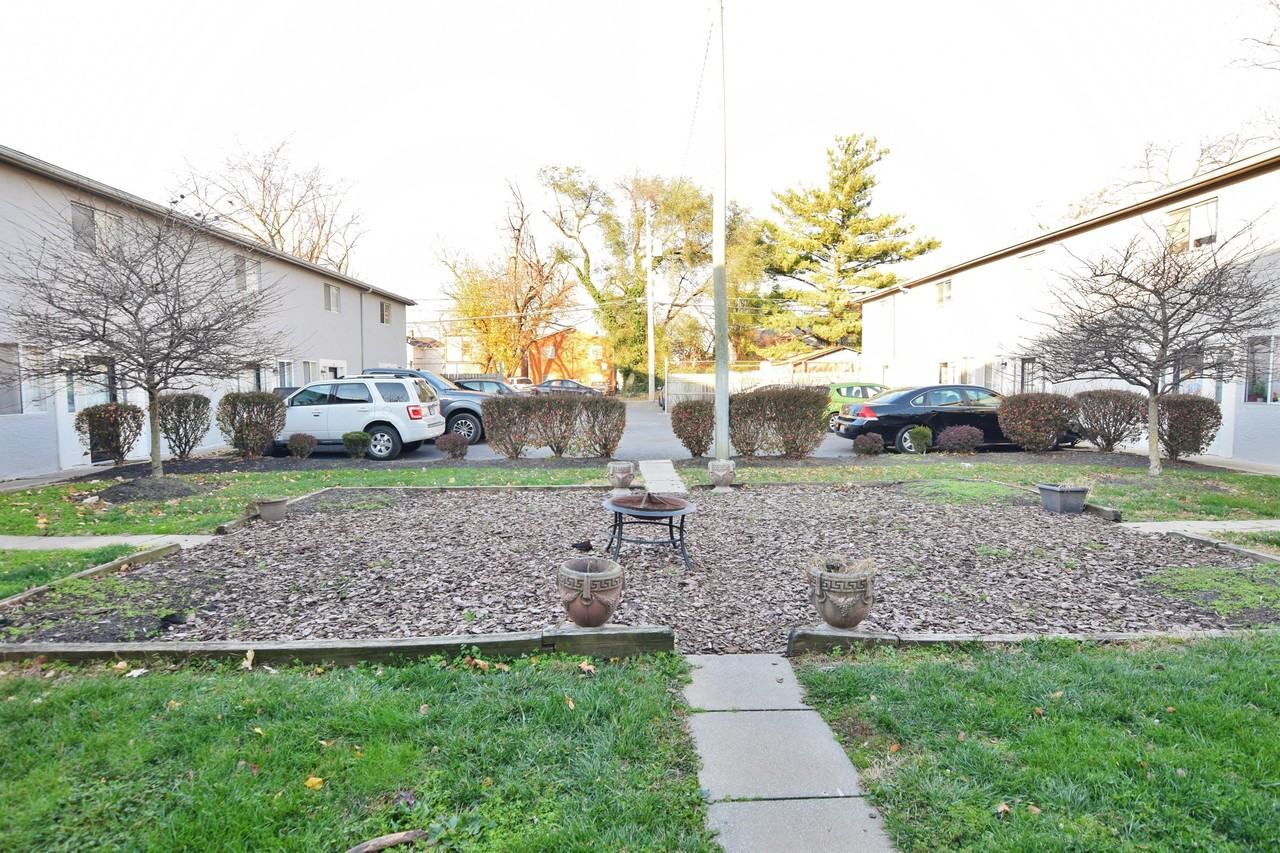 1271 Summit Street - Photo 2 of 8