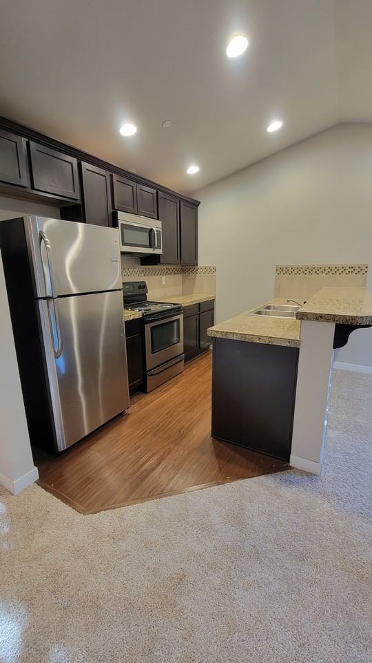 A15712-B201 - Photo 2 of 15