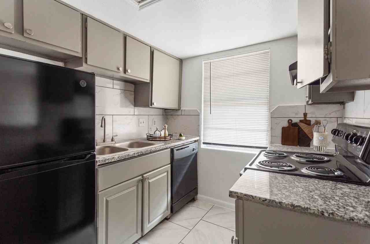 Sharpstown Garden - Photo 3 of 33