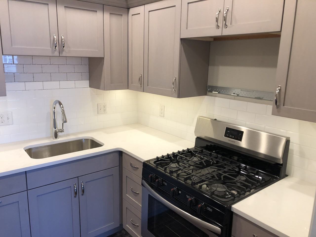 5830 Bartlett (JR) - Photo 5 of 17