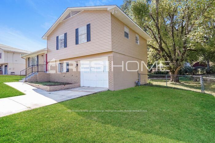 3020 Walker St - Photo 2 of 19