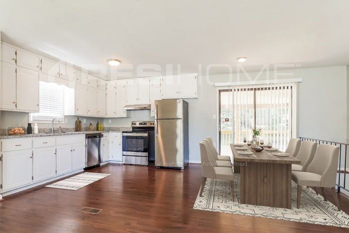 3020 Walker St - Photo 3 of 19