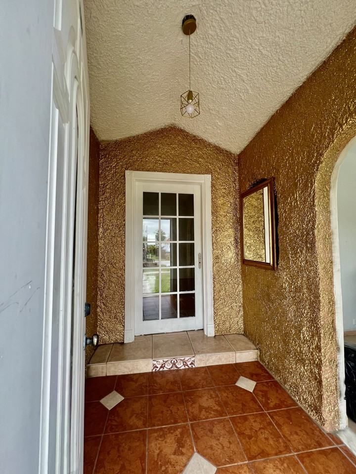 104 E Pinecrest Ave #NA - Photo 2 of 13