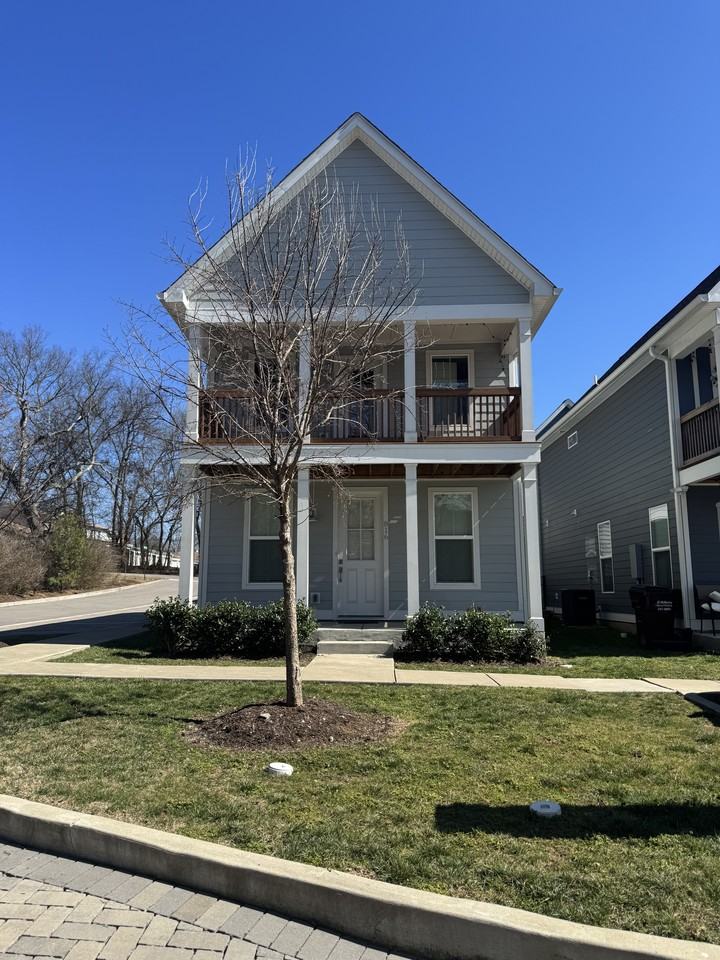 816 Briar Cir #NA - Photo 3 of 20