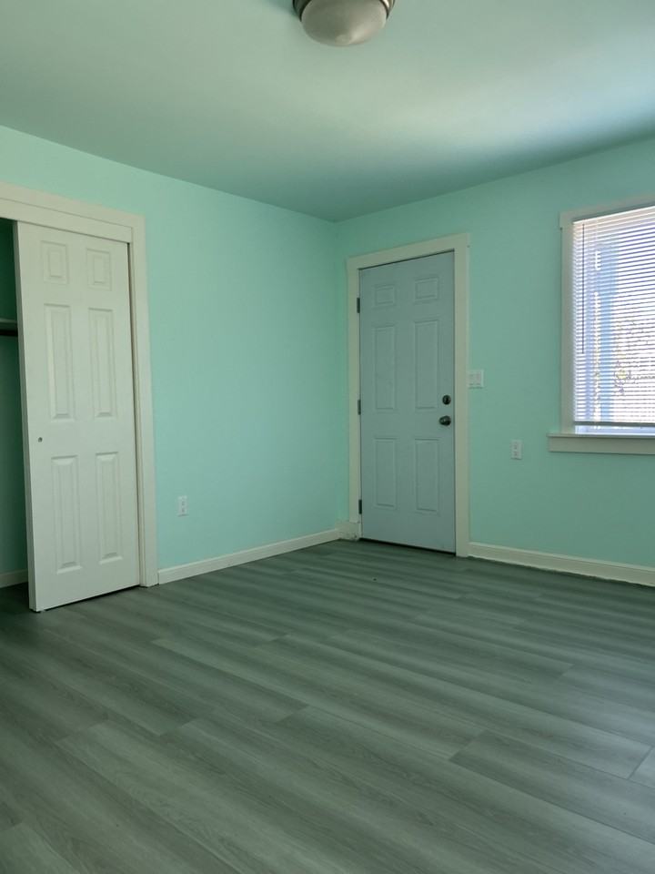 936 Hollister Ave #NA - Photo 3 of 9