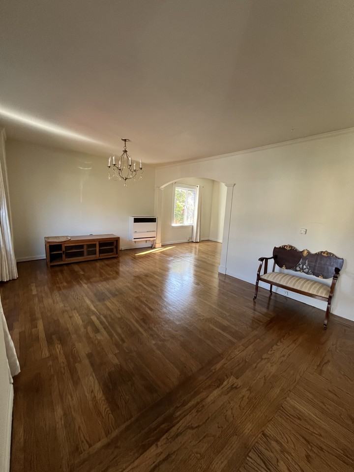 1329 Everett St #NA - Photo 2 of 11