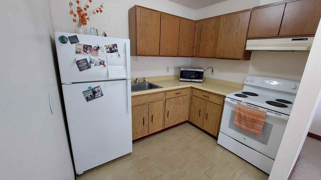 1270 N 2nd St - Photo 3 of 7