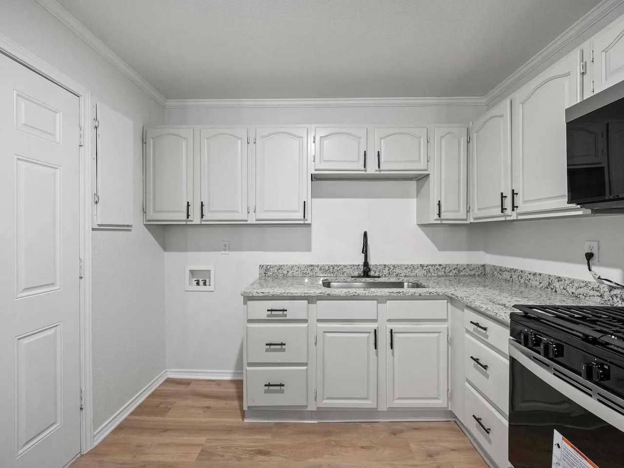 145 Doolittle St - Photo 3 of 20