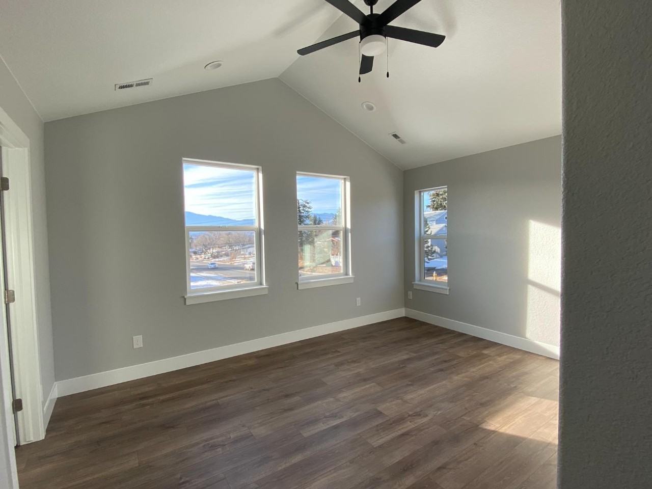 1130 Swope Ave - Photo 4 of 11