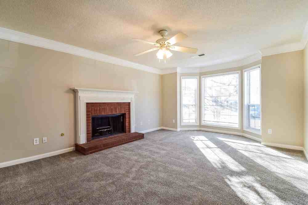 208 Chesapeake Ln - Photo 4 of 17