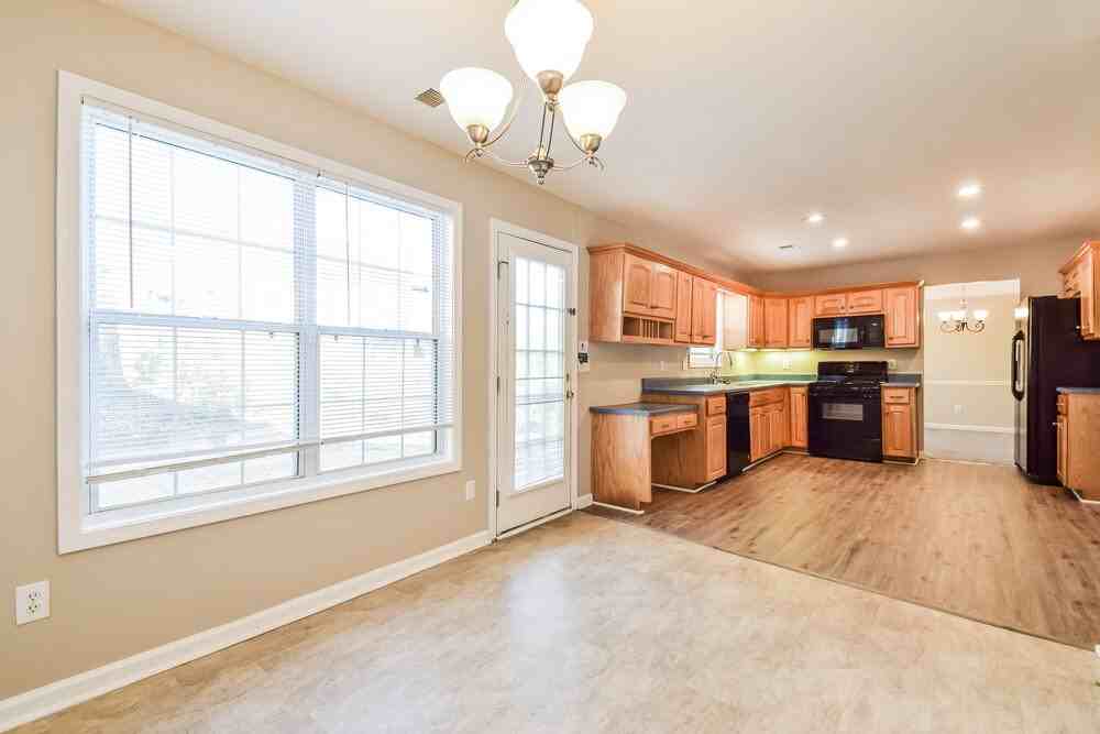 208 Chesapeake Ln - Photo 7 of 17