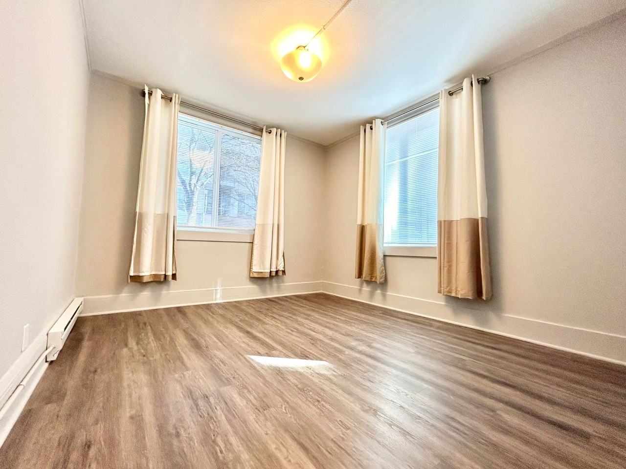 814 Columbia St - Photo 4 of 22