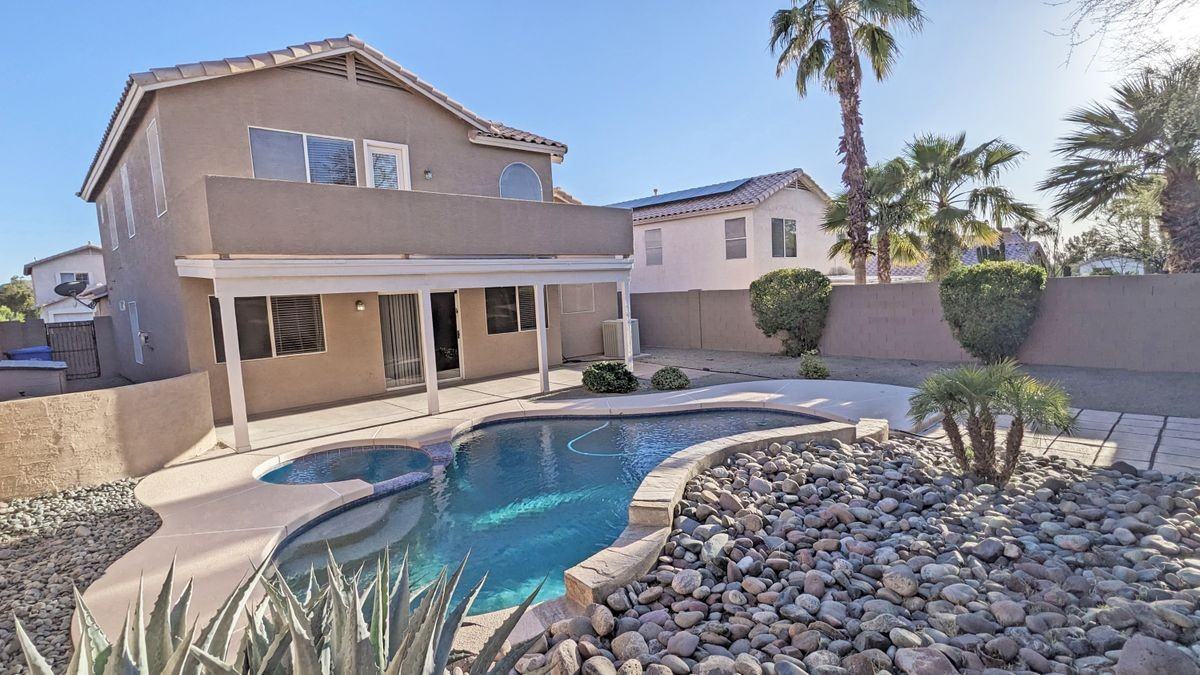 1332 E Charleston Ave - Photo 2 of 24