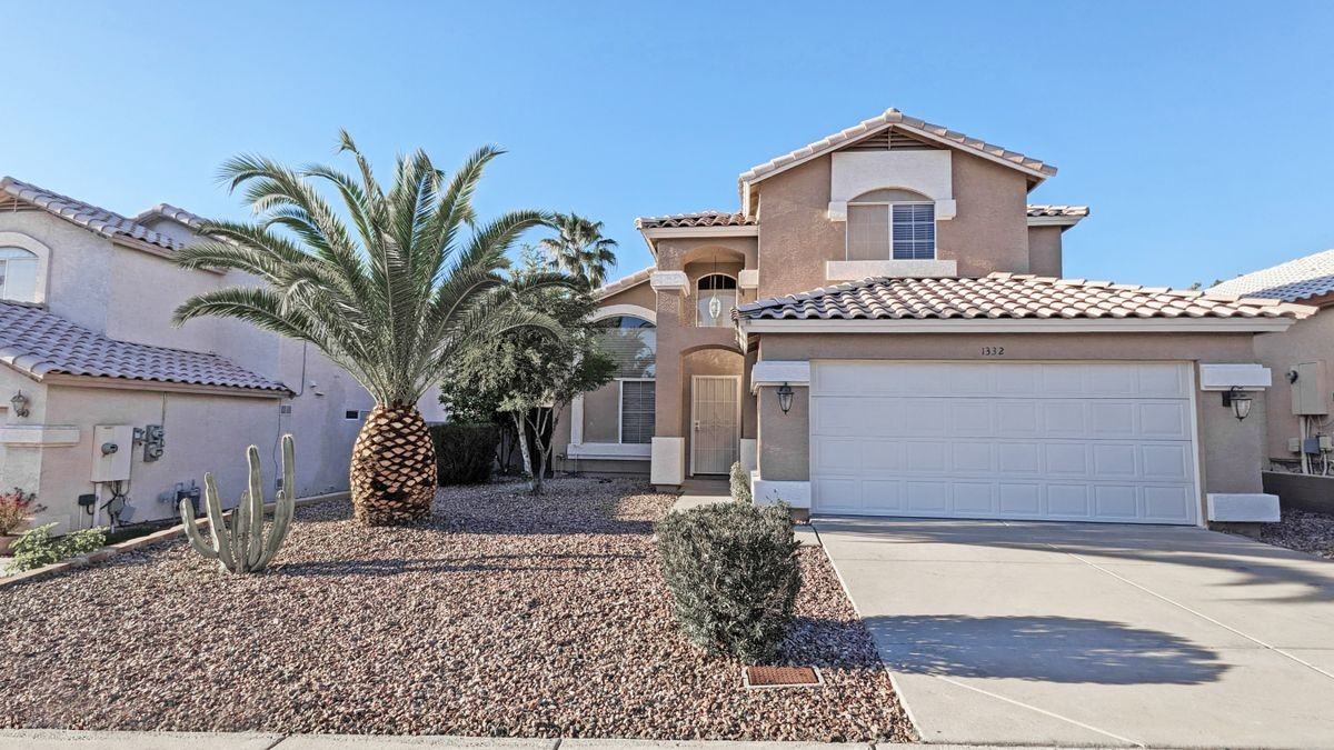 1332 E Charleston Ave - Photo 3 of 24