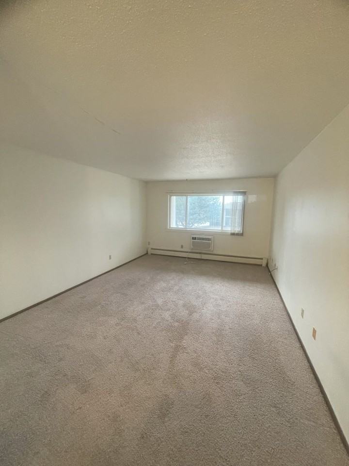 791 Russell Rd - Photo 5 of 15