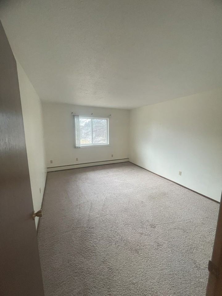 791 Russell Rd - Photo 6 of 15