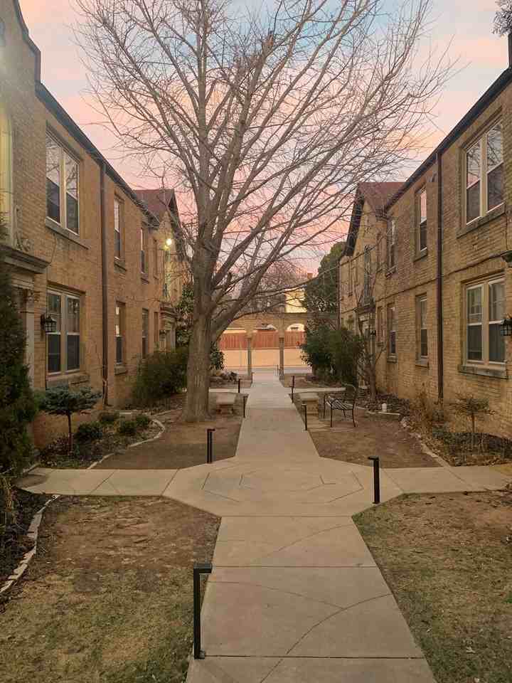 2303 N Walker Ave - Photo 3 of 22