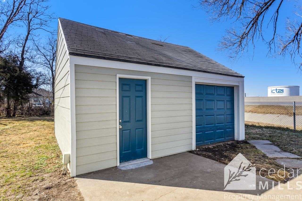 1703 E Looman St - Photo 7 of 16