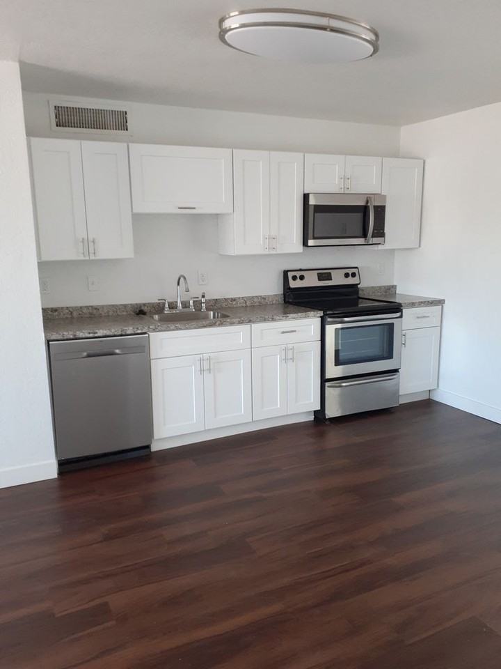 5408 S 44th Pl - Photo 2 of 14