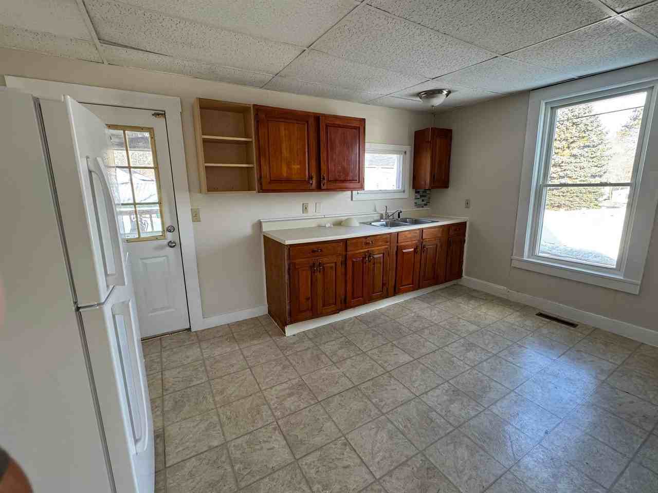 18 Middle St - Photo 2 of 20