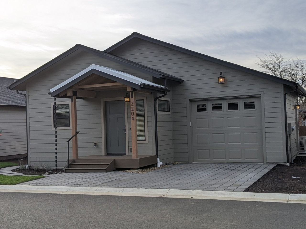 2204 Four Oaks Grange Rd - Photo 2 of 20
