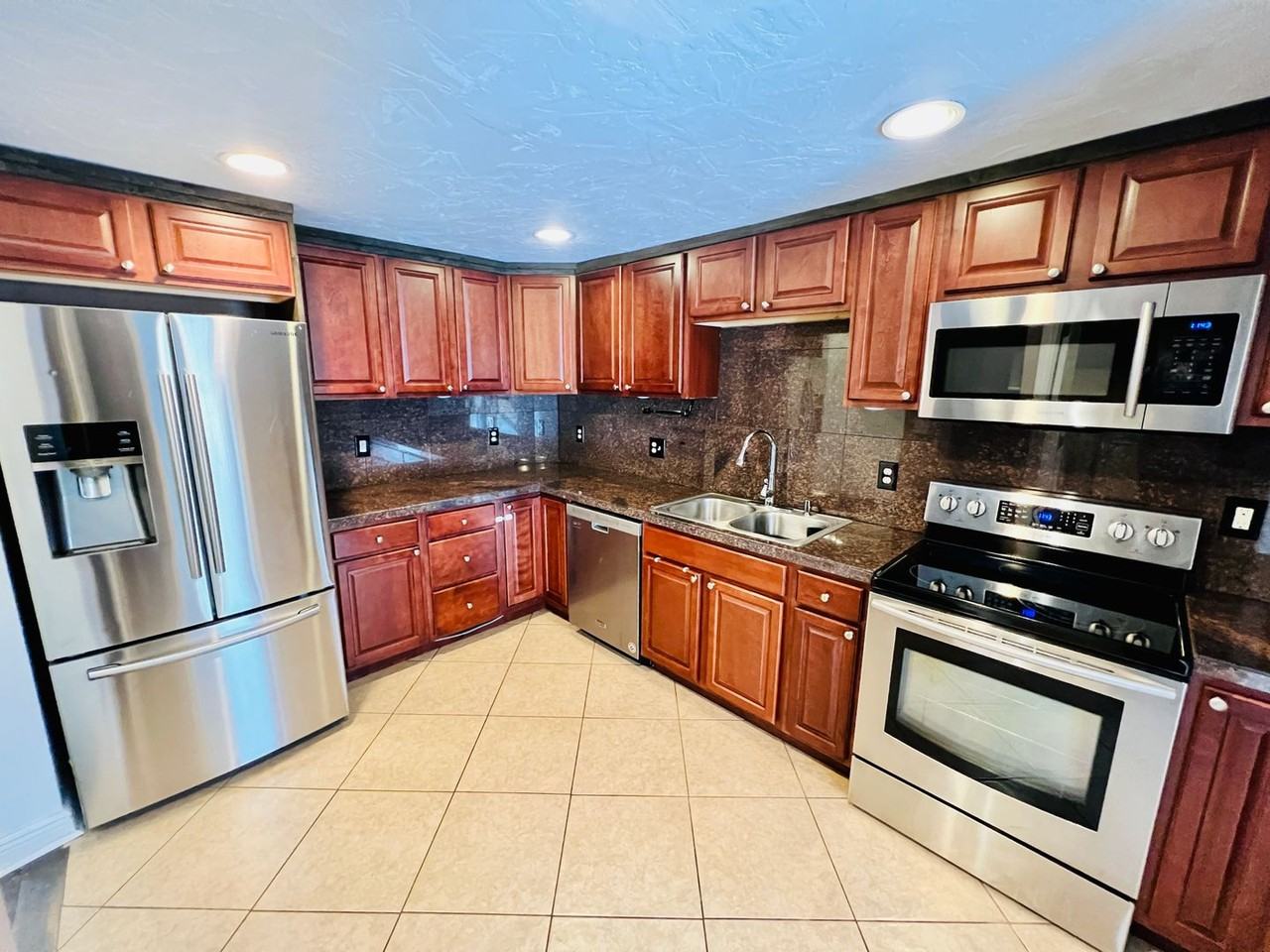 3084 S Eudora St - Photo 5 of 27