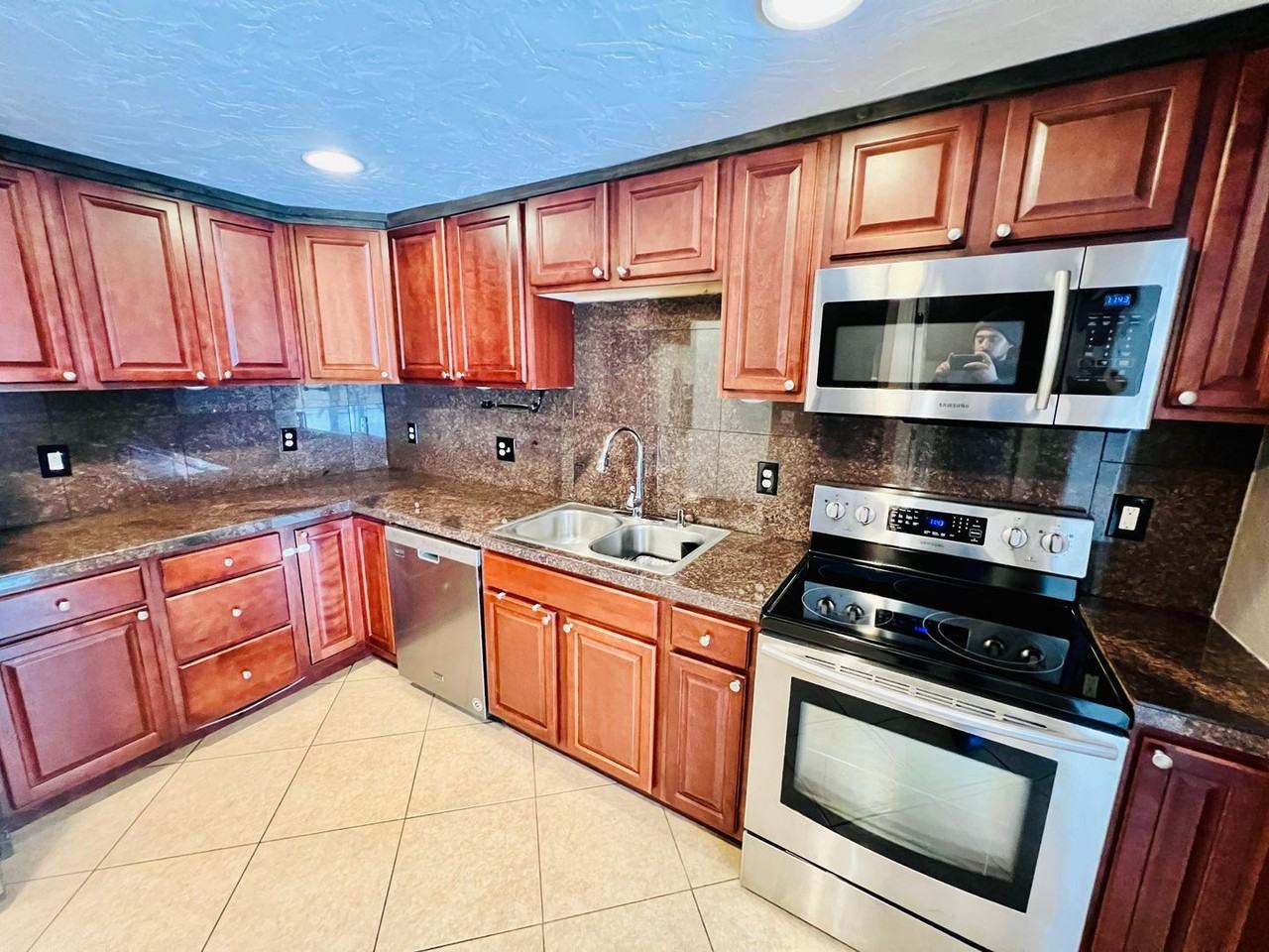 3084 S Eudora St - Photo 6 of 27