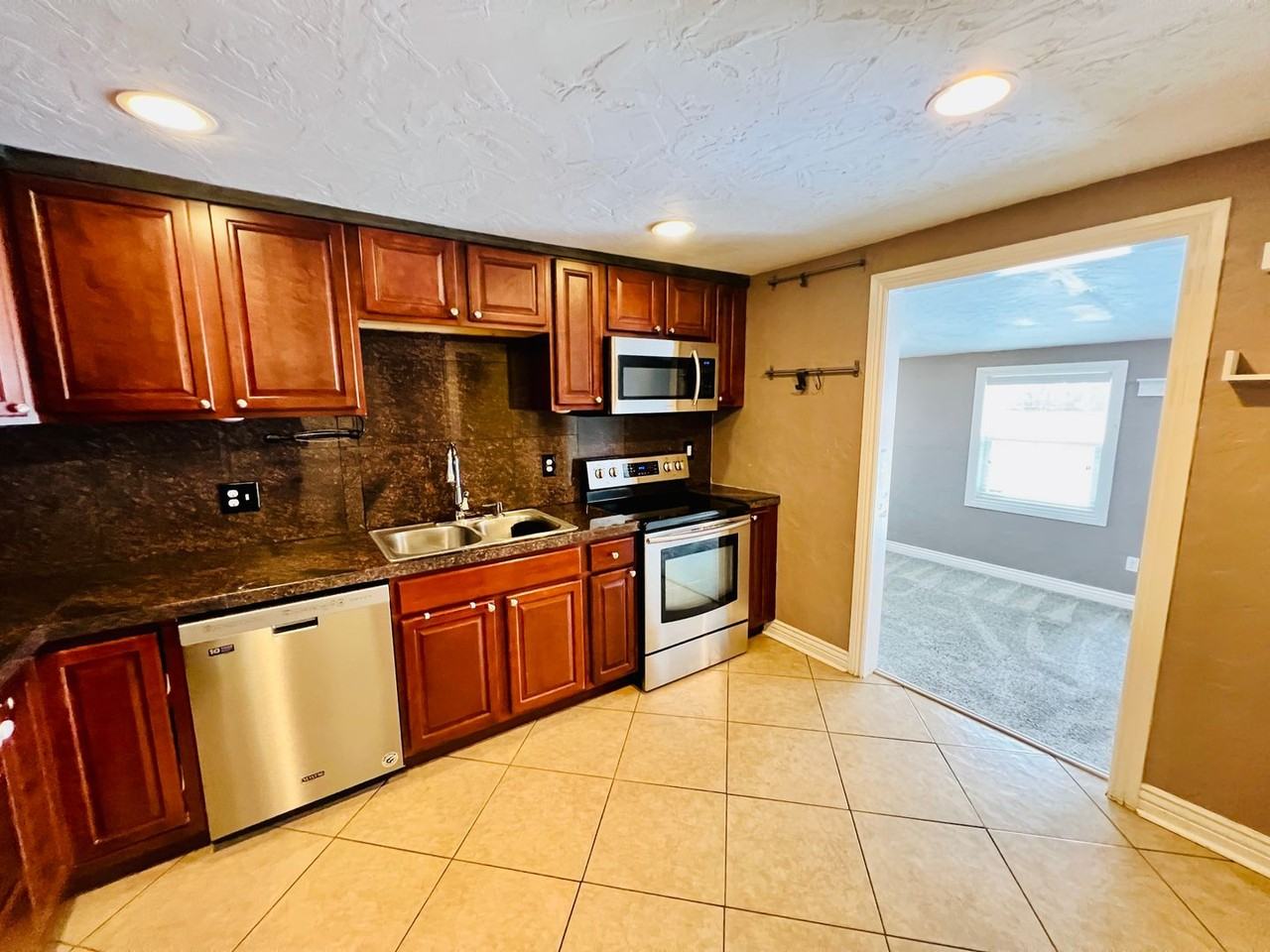 3084 S Eudora St - Photo 7 of 27