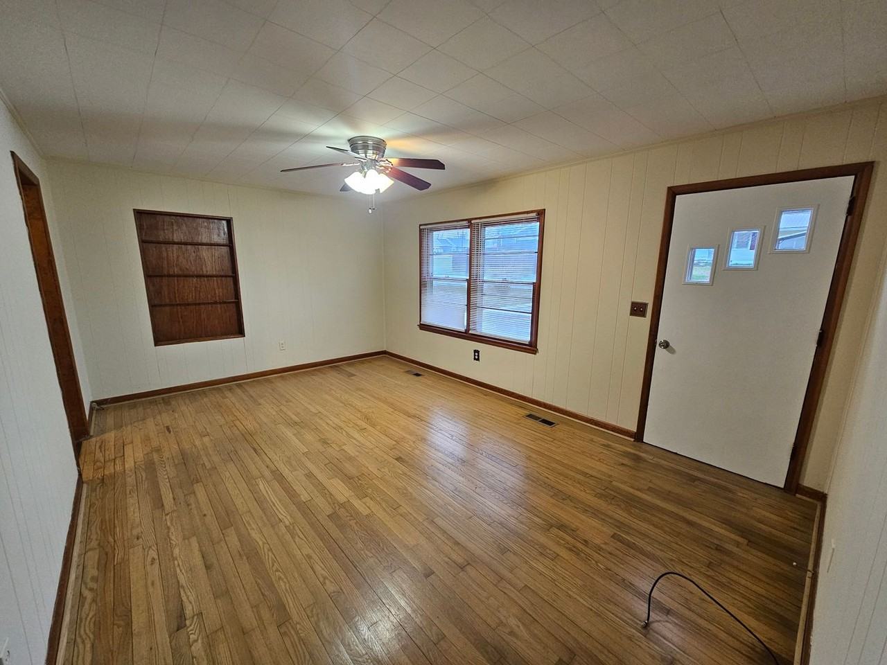 504 Casey St - Photo 2 of 15