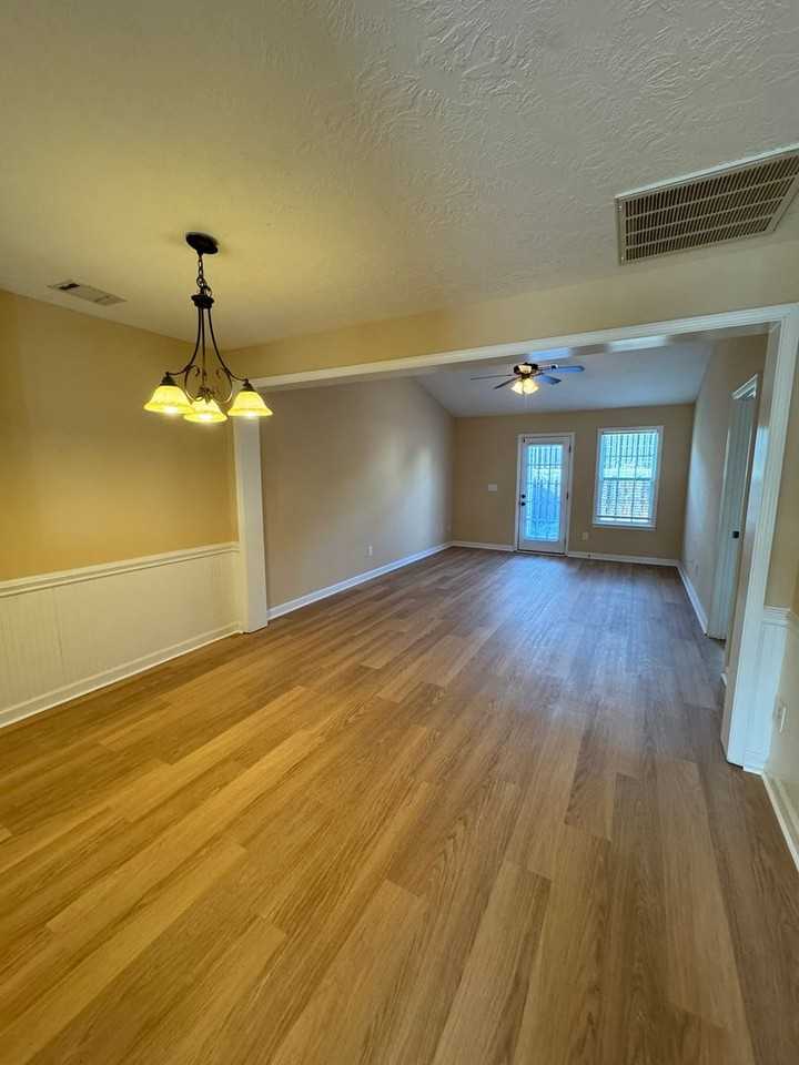 229 Sunview Dr - Photo 2 of 9