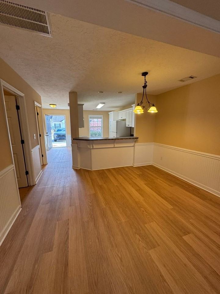 229 Sunview Dr - Photo 3 of 9