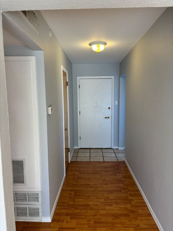 13412 Turquoise Ave Ne - Photo 4 of 31