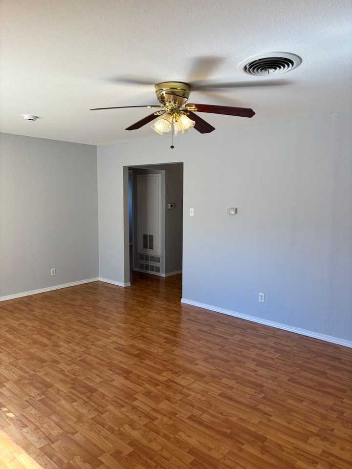 13412 Turquoise Ave Ne - Photo 6 of 31