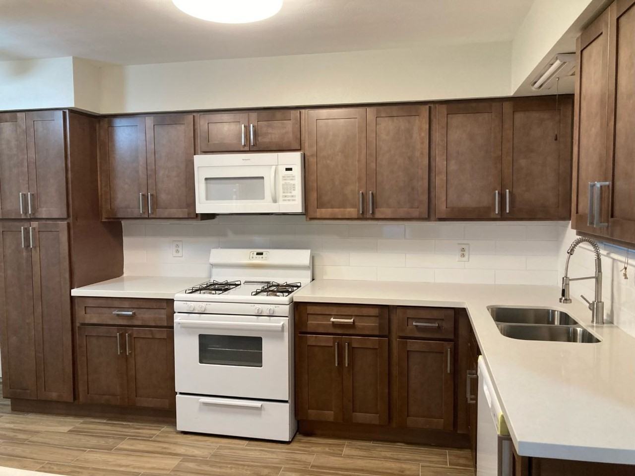 5504 Randolph St - Photo 2 of 12
