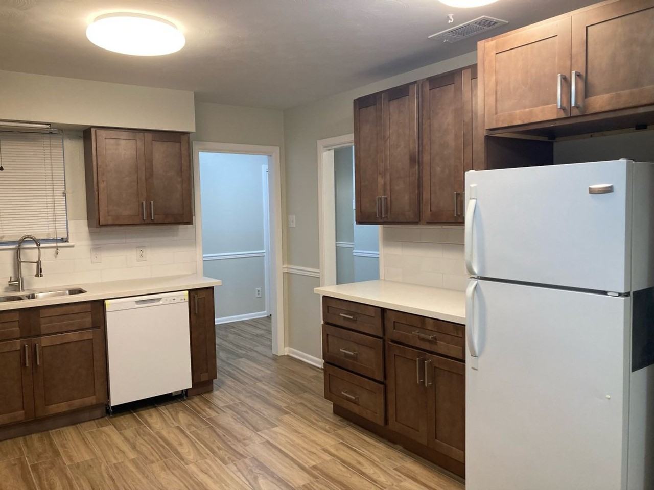 5504 Randolph St - Photo 3 of 12