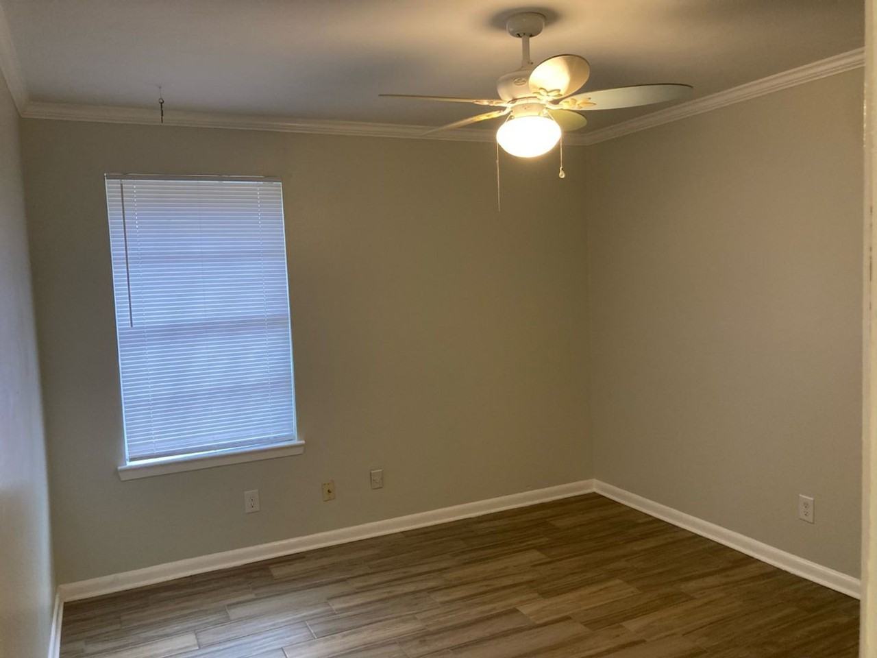 5504 Randolph St - Photo 7 of 12