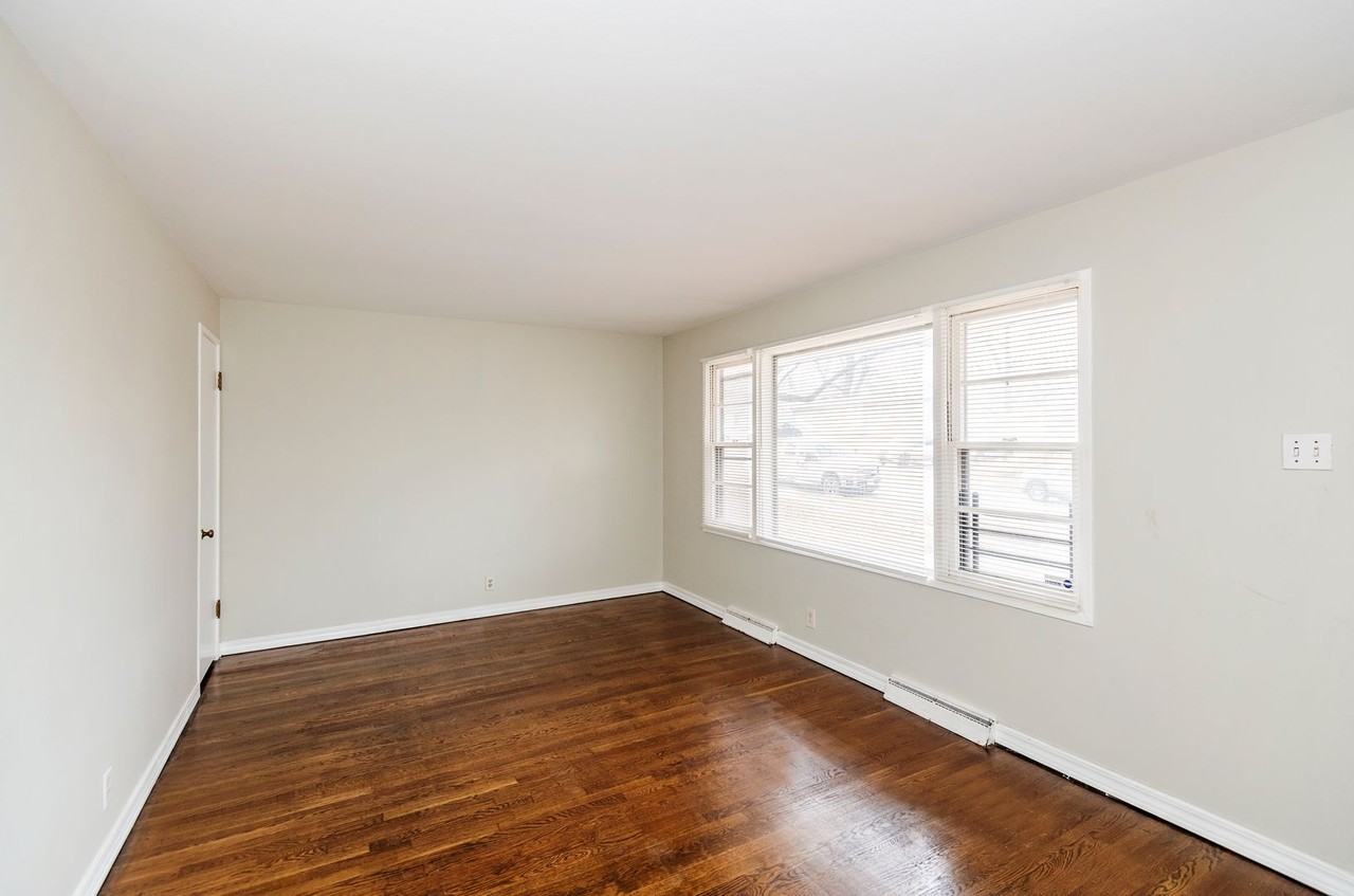 9306 Clarion Dr - Photo 4 of 13