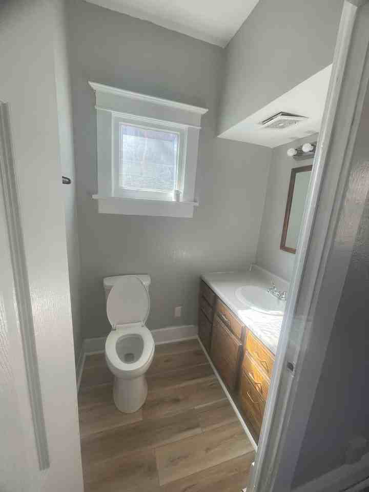 126 Wellington St - Photo 5 of 11