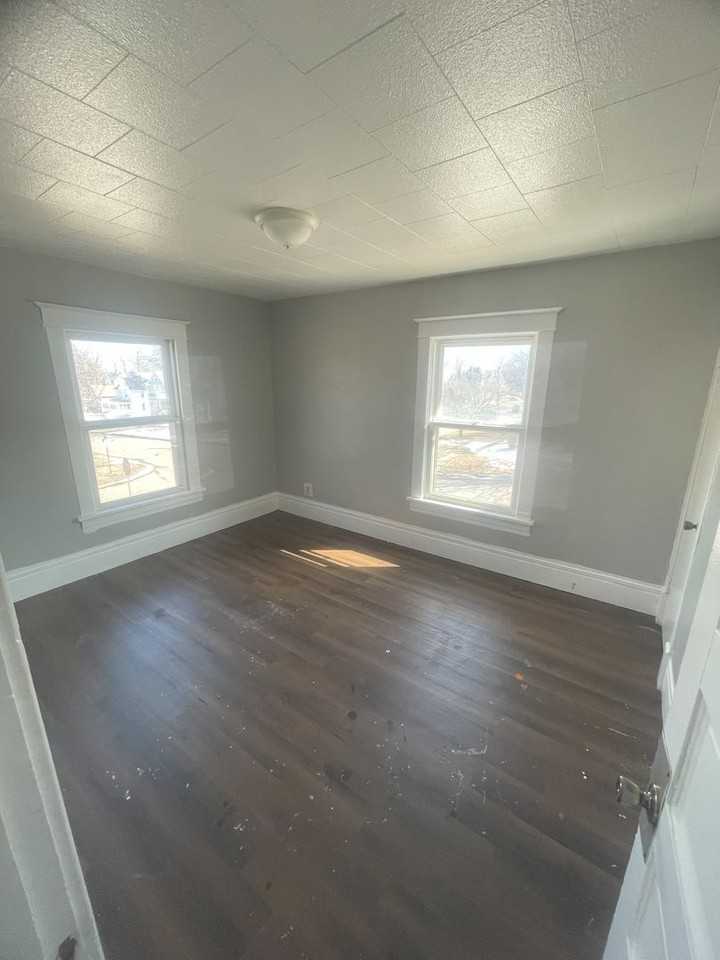 126 Wellington St - Photo 6 of 11
