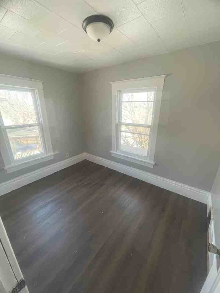 126 Wellington St - Photo 7 of 11